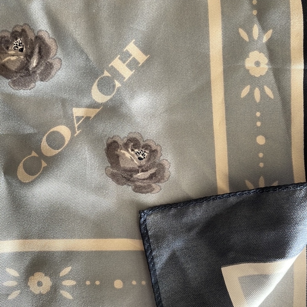 Coach blue peony silk square scarf New - Picture 3 of 3